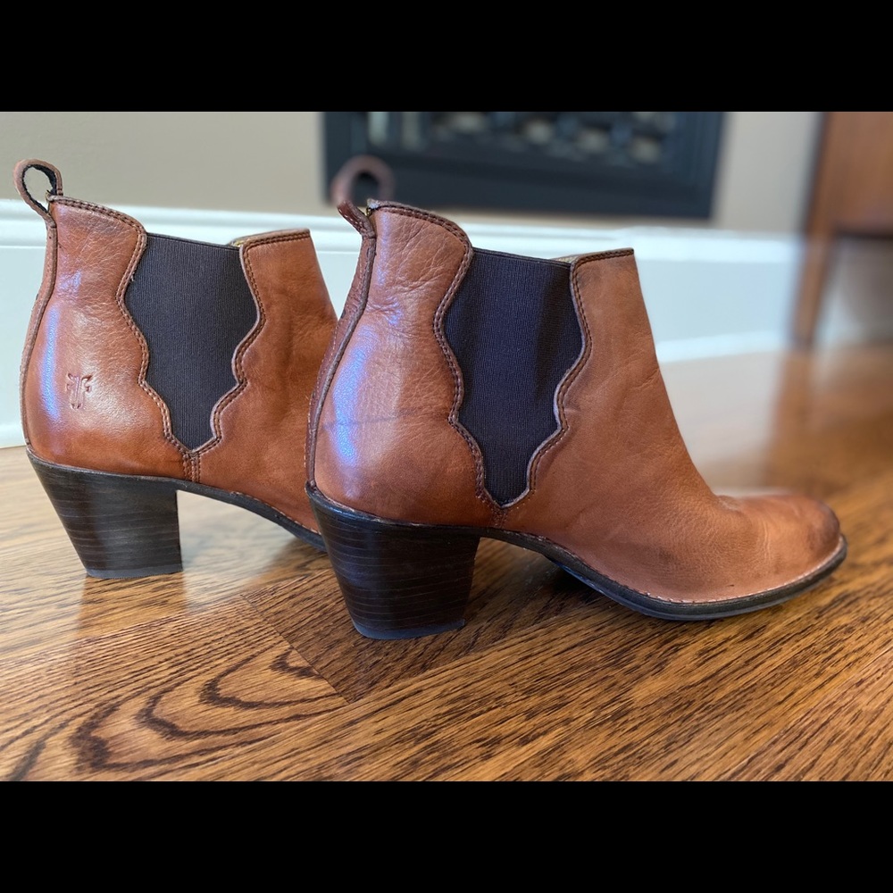 FRYE Ankle boots. Wore once. Size 9.5.
